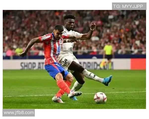 国王杯激战：拜仁与尤文图斯1比1平乌龙球引发争议判罚全场沸腾